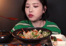 水果大餐小姐姐是谁,美食界的网红新宠